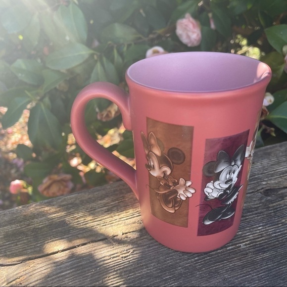 DISNEY Minnie Mouse Official Disneyland Pink Mug - Picture 3 of 5